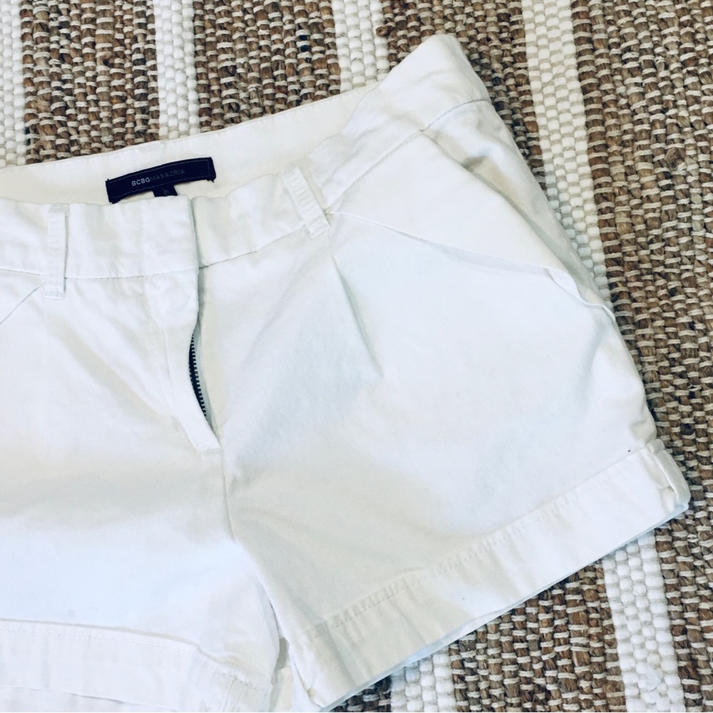 BCBG Maxazria Benita cargo white beach preppy editor style shorts medium…